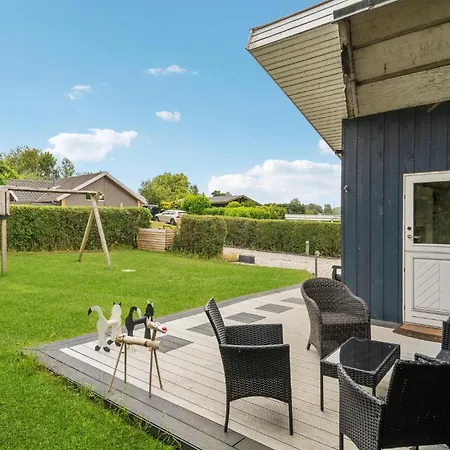 Tatil Evi Awesome In Juelsminde With Kitchen