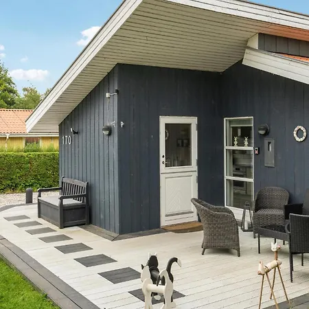 Tatil Evi Awesome In Juelsminde With Kitchen